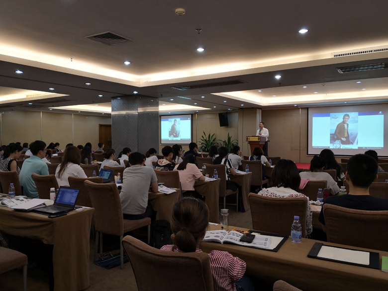 劉祖軻為中國郵儲(chǔ)系統(tǒng)精英進(jìn)行客戶營銷培訓(xùn)2 劉祖軻為中國郵儲(chǔ)系統(tǒng)精英進(jìn)行客戶營銷培訓(xùn)2