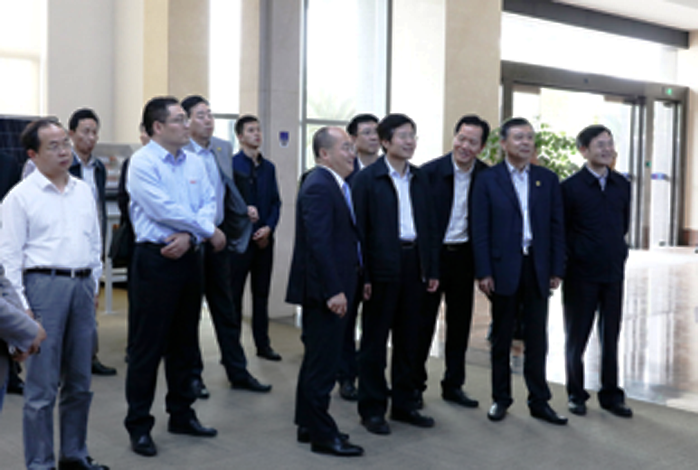 全國(guó)政協(xié)副主席、全國(guó)工商聯(lián)主席高云龍來(lái)大全集團(tuán)調(diào)研