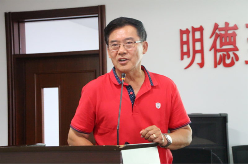 富爾農(nóng)藝科研副總孫書庫(kù)博士做《科研助推富爾騰飛》的主題報(bào)告 富爾農(nóng)藝科研副總孫書庫(kù)博士做《科研助推富爾騰飛》的主題報(bào)告