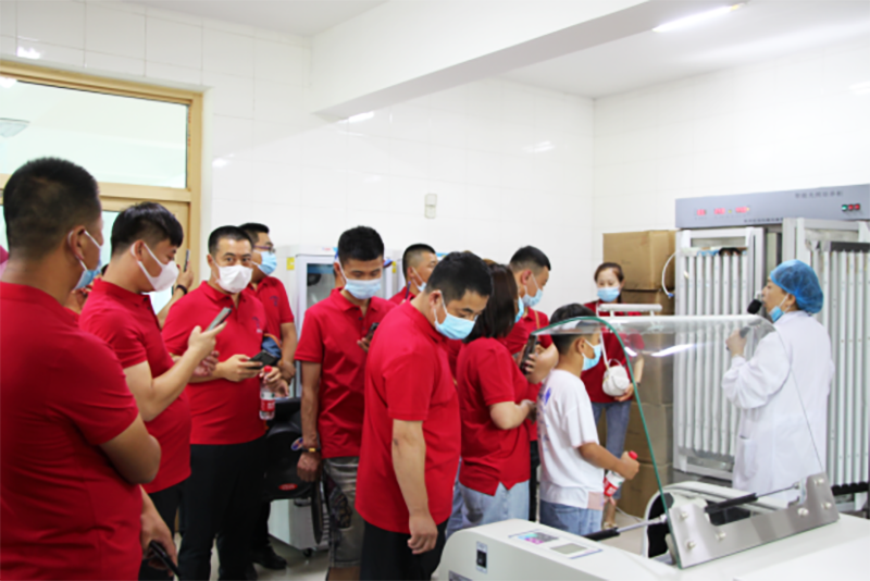 參觀富爾農(nóng)藝生物育種實(shí)驗(yàn)室 參觀富爾農(nóng)藝生物育種實(shí)驗(yàn)室