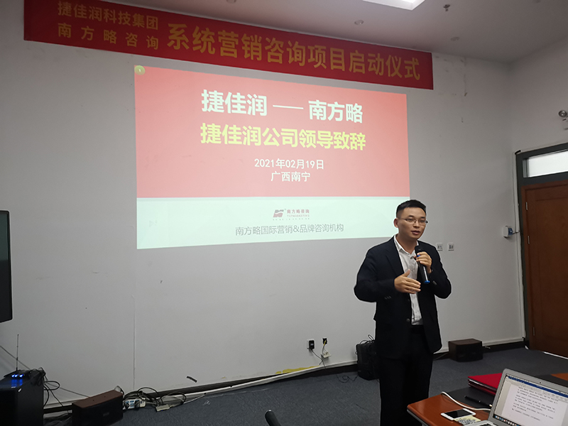 捷佳潤(rùn)公司董事長(zhǎng)溫標(biāo)堂先生 捷佳潤(rùn)公司董事長(zhǎng)溫標(biāo)堂先生