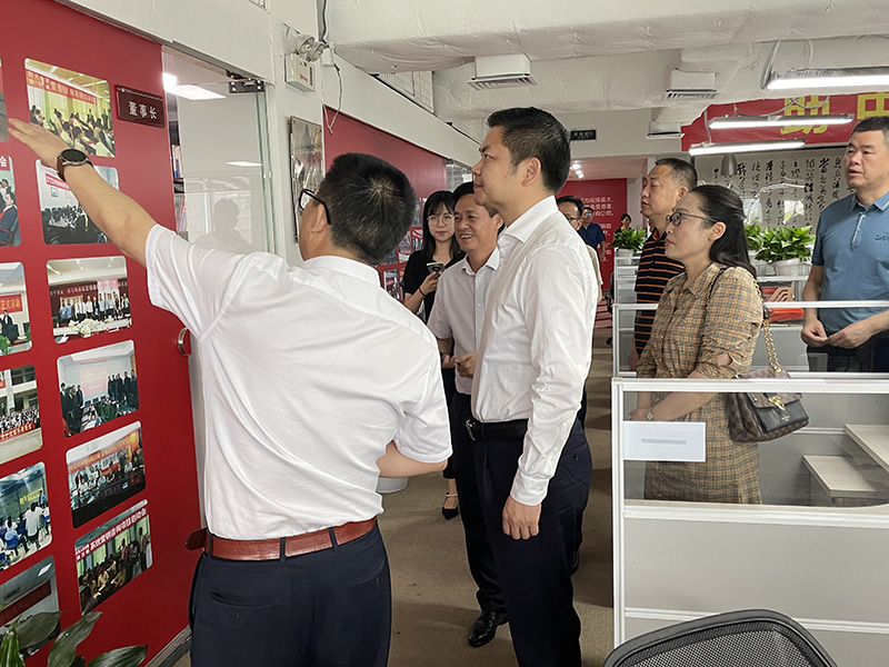 當(dāng)陽(yáng)市人民政府領(lǐng)導(dǎo)蒞臨南方略咨詢集團(tuán)指導(dǎo)工作2