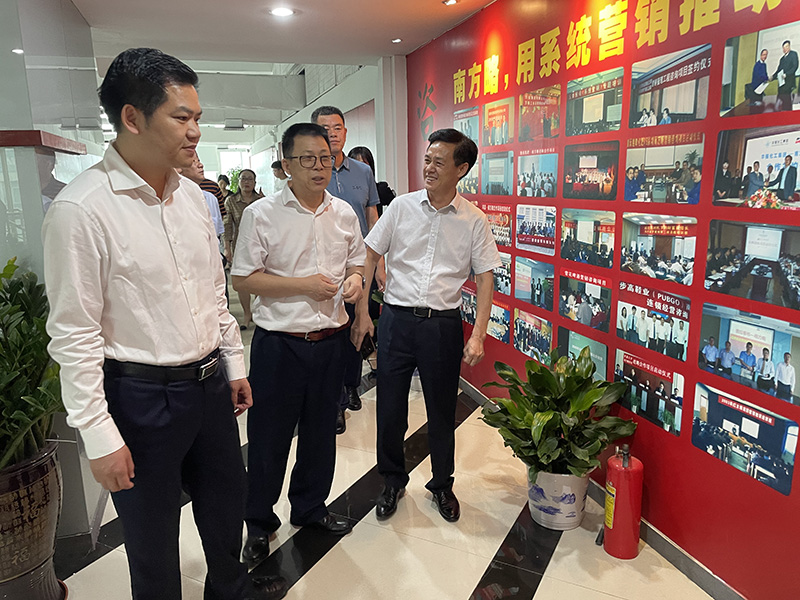 當(dāng)陽(yáng)市人民政府領(lǐng)導(dǎo)蒞臨南方略咨詢集團(tuán)指導(dǎo)工作3