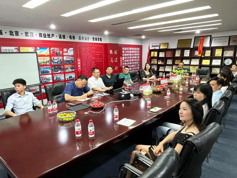 宜昌廣東商會、湖北人民政府駐深、宜昌人民政府駐深等領導與企業(yè)家一行蒞臨南方略咨詢集團指導工作4