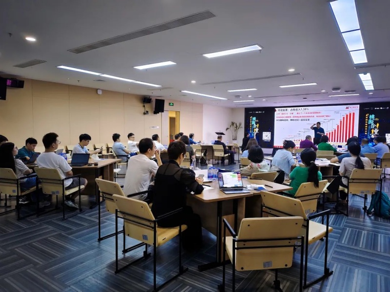 南方略咨詢(xún)董事長(zhǎng)劉祖軻受邀在灣區(qū)宜昌智庫(kù)大講堂帶來(lái)《LTC數(shù)字化營(yíng)銷(xiāo)流程與爆品打造》主題分享3