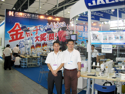 南方略老師現(xiàn)場指導(dǎo)新杰克進(jìn)行會展?fàn)I銷